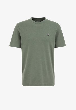 Grön kortärmad t-shirt i bomullsblandning med ribbad rund halsringning och en liten broderad logotyp på vänstra bröstet.