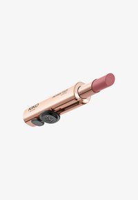 Leppestiftprodukt med et rosagull metallisk ytre, rund svart knapp og en myk rosa leppestiftsdiamant. Har en vri-mekanisme for påføring.