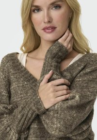 ONLY V NECK  - Džemper - toasted coconut