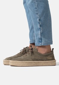 FRED MARTIN COLLECTION MYKONOS - Espadrillas - olive suede