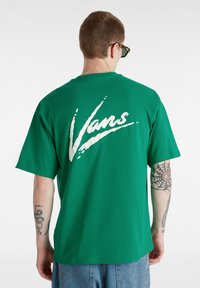 Vans BRUSH SCRIPT LOOSE FIT - Triko s potiskem - verdant green