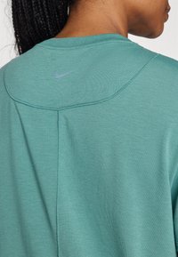 Nike Performance ONE RELAXED TOP - Športne majice - bicoastal/black