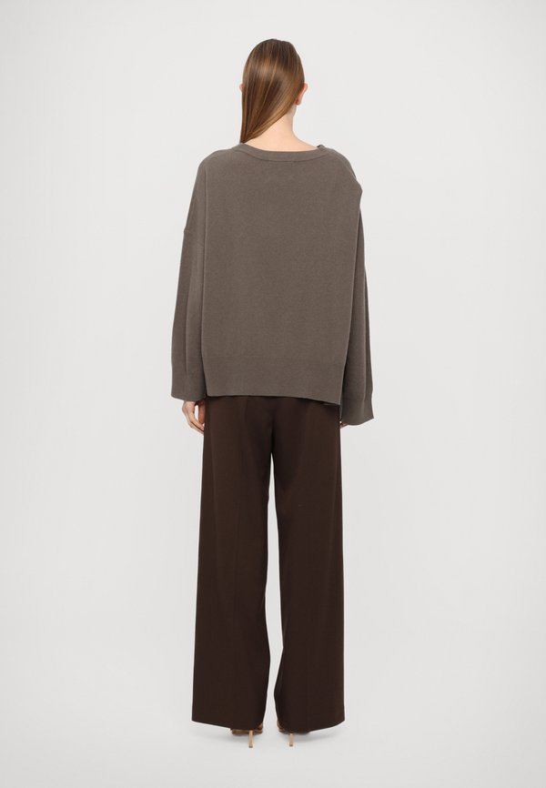 GRANDE - Jumper - storm2