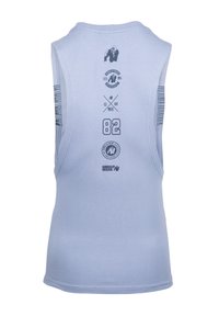 Lichtblauw mouwloos tanktop gemaakt van katoen, met verschillende zwarte prints, waaronder logo's en het nummer 82 op de achterkant.