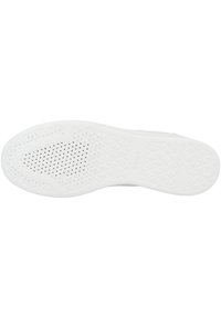 Suola di scarpa in gomma bianca con una superficie texturizzata, caratterizzata da un motivo a diamante e piccole perforazioni per la ventilazione.