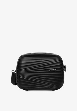 Schwarze Hartschalen-Trage Tasche mit diagonalen Rillen, einem oberen Griff und einem verstellbaren Schultergurt, versehen mit einem kleinen Metallsymbol.