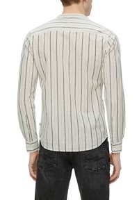 Gestreiftes Langarmhemd aus leichtem Stoff, mit vertikalen blauen und grauen Streifen auf weißem Hintergrund, abgerundetem Saum und knöpfbaren Manschetten.