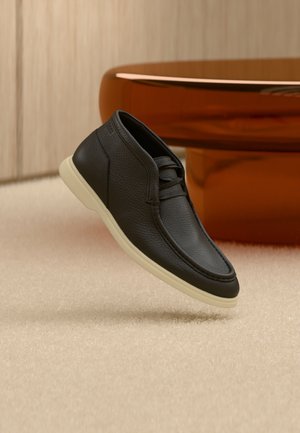 SIENNE - Zapatos con cordones - black