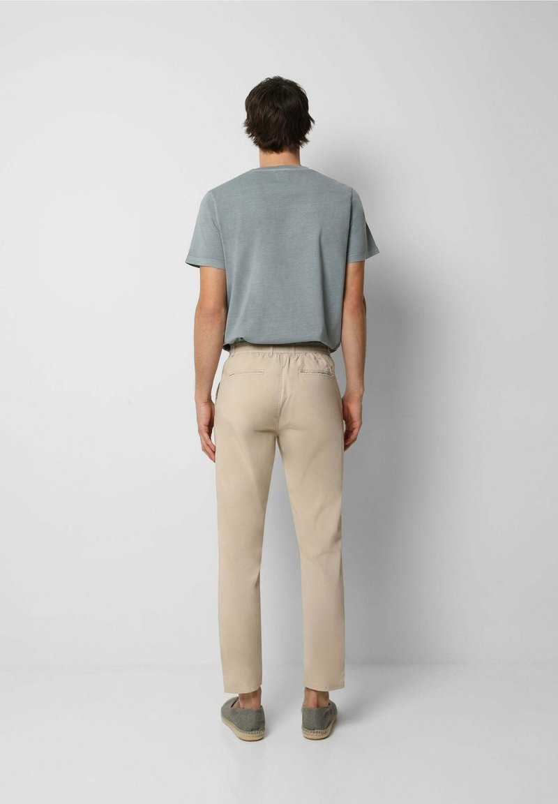 Herren Chinos | Scalpers BRESCIA Stoffhose beige - UB94597 Herren Chinos | Scalpers BRESCIA Stoffhose beige - UB94597