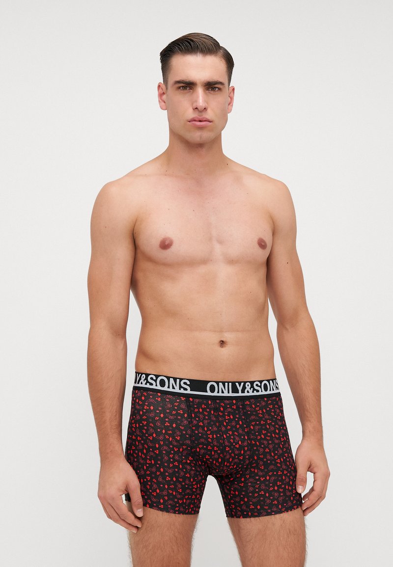 Čierne boxerky s červeným vzorom lístia, elastický pás s logom "ONLY & SONS". Mäkký materiál, priliehavý strih.