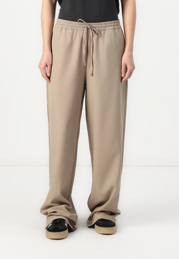 ONLGINNY WIDE PULL UP PANT - Trousers - fungi