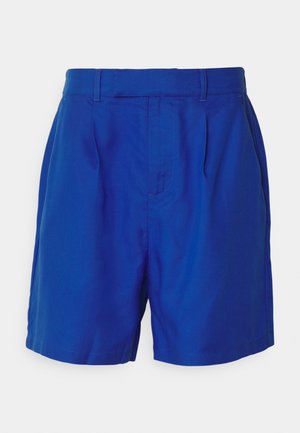 Shorts bleus en tissu léger, présentant un devant plat, des plis et une taille standard. Pas de poches visibles. Texture lisse.