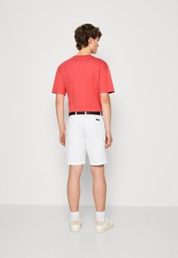 Calvin Klein MODERN SLIM BELT - Rövidnadrágok - weiss