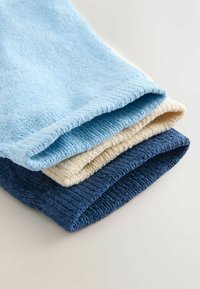 Trys rankų rankšluosčiai įvairių atspalvių: šviesiai mėlyna, smėlio ir tamsiai mėlyna. Tekstūruota medžiaga, minkšta, sugerianti ir su siuvinėtomis kraštinėmis.