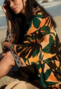 Next REGULAR FIT - LONGLINE COVER-UP - Jachetă de vară - multi bright palm