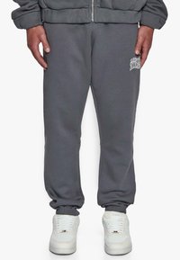 Dropsize HEAVY MIRRORED LOGO JOGGER - Tracksuit bottoms - grey