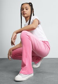 Juicy Couture DIAMANTE BOOTCUT - Treniņtērpa apakšdaļas - hot pink