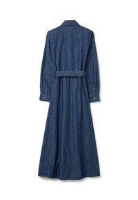Denimkleid mit langen Ärmeln, Kragen und Gürtel. Hat eine bodenlange, ausgestellte Silhouette und eine strukturierte dunkelblaue Oberfläche.