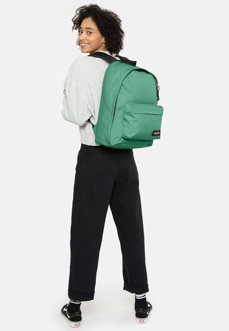 Eastpak OUT OF OFFICE - Reppu - melted mint