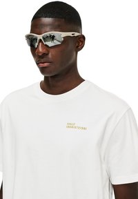 HALO GRAPHIC - T-shirt print - marshmallow warm olive