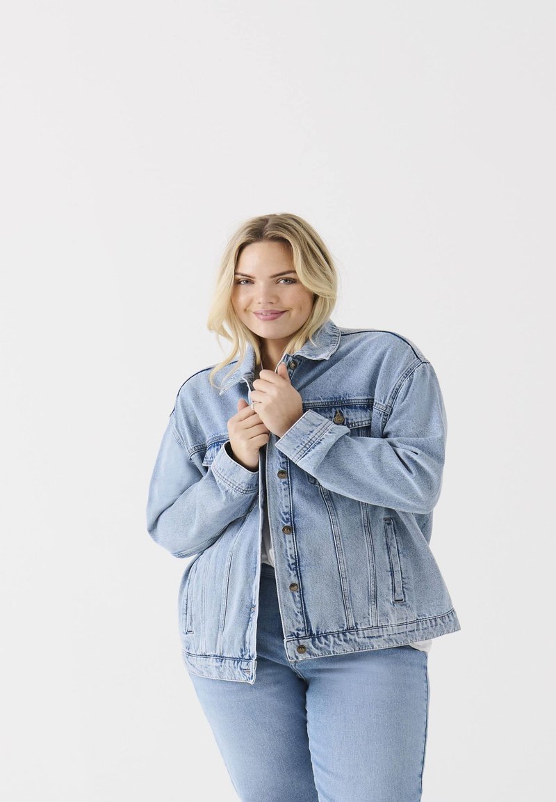 ONLY Carmakoma - Denim jacket - light blue denim, Enlarge