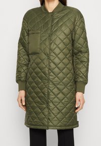 Marc O'Polo Bomberjacka - olive