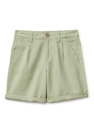 Jasnozielone bawełniane szorty z podwiniętymi krawędziami, zapinane na guzik, z szlufkami na pasek i bocznymi kieszeniami, ułożone na płasko na białym tle.