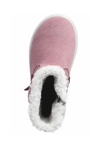Bota de ante rosa con un forro blanco de peluche y material interior negro. Presenta un diseño sencillo y una forma de punta redondeada.
