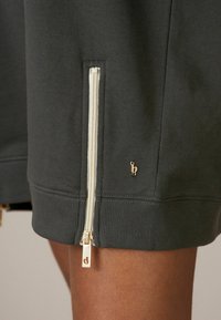 B by Ted Baker CREAM - Džemperis ar kapuci - charcoalgrey