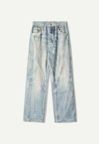 Světle modré džínové kalhoty s pohodlným střihem, zdobené efekty opotřebení a hvězdicovými vzory vytvořenými malými bílými cvočky.