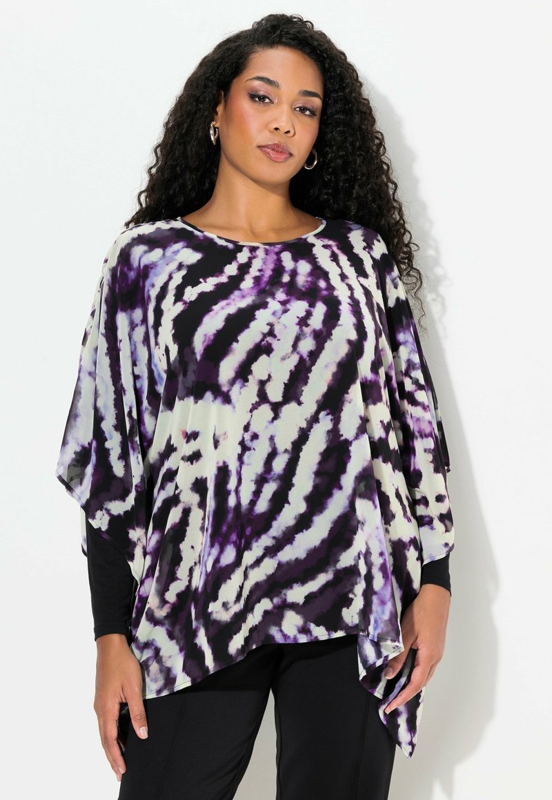Poncho top a motivi viola e neri con maniche ampie, forma fluida e tessuto morbido. Design tie-dye distintivo e orlo asimmetrico.