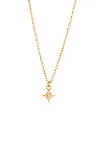 Goldkette mit einem sternförmigen Anhänger, der einen zentralen Edelstein besitzt. Der Anhänger hat spitze Kanten und eine polierte Oberfläche.