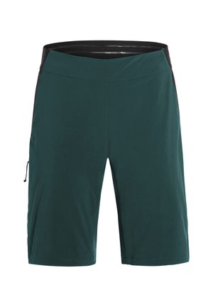 Donkergroene shorts tot op de knie met een zwarte elastische tailleband en een ritssluitingzak aan de rechterkant.