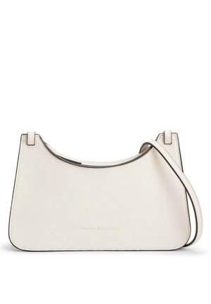 Sac à bandoulière en cuir couleur crème avec une fine bandoulière et un logo Tommy Hilfiger discret embossé au centre avant.