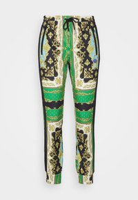 Pantalones de chándal con estampados que presentan una mezcla de detalles en verde, negro y dorado, con una cintura ajustable por cordón y bolsillos laterales. Decorados con diseños elaborados.