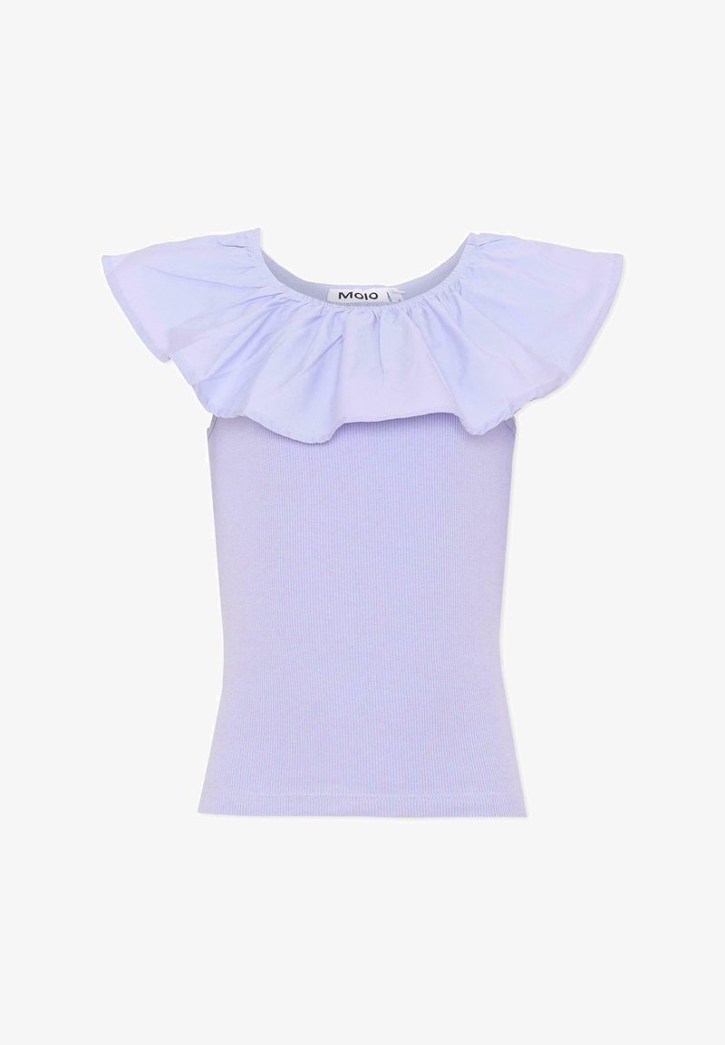 Haut sans manches en tricot côtelé lilas avec un large col bardot à volants, conçu pour une tenue décontractée.