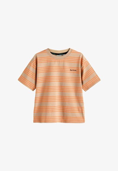 Beige puuvillane t-särk lühikeste varrukatega, millel on horisontaalsed oranžid triibud ja väike masinõmmeldud logo vasakul küljel.