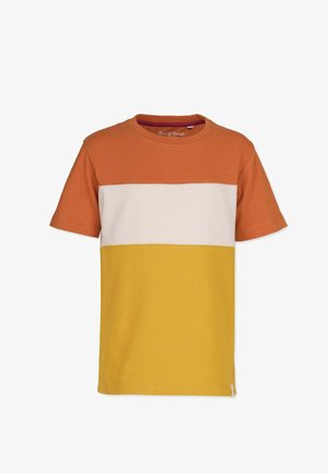 Kortærmet t-shirt med orange, creme og sennepsfarvet farveblokdesign. Fremstillet af bomuld med en blød tekstur og rund halsudskæring.