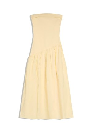 Robe midi jaune pâle bustier avec un corsage ajusté et une jupe asymétrique froncée.