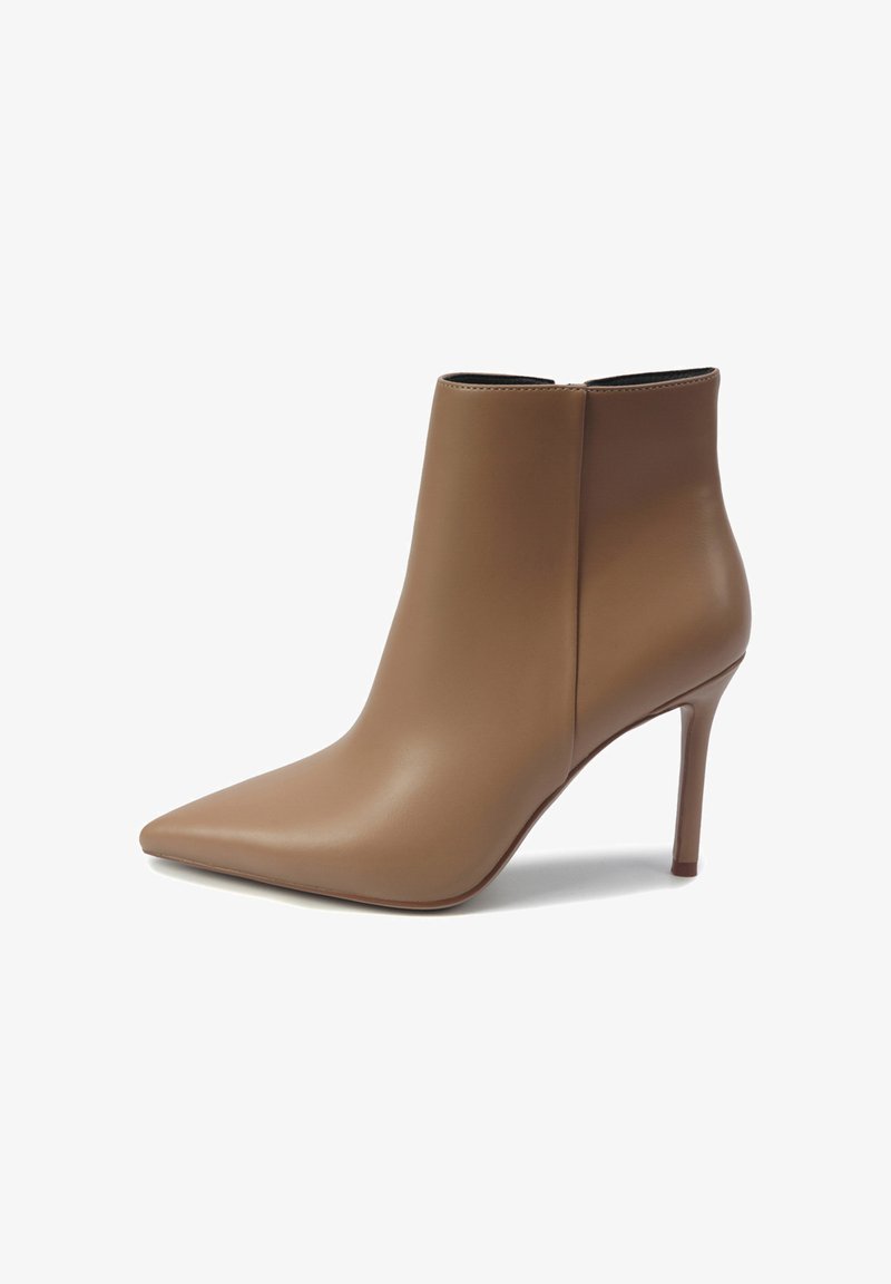 Braune Lederstiefelette mit spitzem Zehenbereich, glatter Textur und schlankem Stiletto-Absatz. Merkmale ein nahtloses Design und keine sichtbaren Verzierungen.