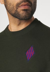 Nike Performance Sweatshirt - olive