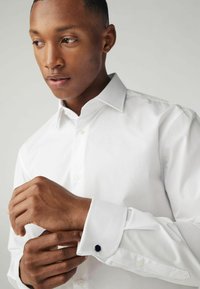 ETERNA Slim Fit Overhemd - Dubbele Manchet - Niet Doorschijnend Twill Heren Overhemd Wit Strijkvrij Boordmaat 43