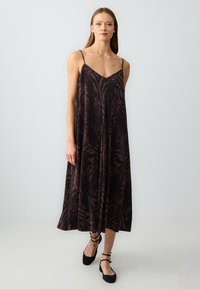 LOOSE FIT - Robe de jour - brown
