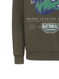 Olivgrüner Sweatshirt mit gerippten Bündchen und Saum, mit einem grafischen Design eines grünen und blauen Löwenkopfes sowie dem Text "National Championship USA."