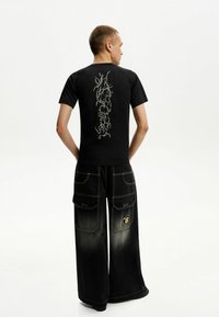Bershka - - T-shirt z nadrukiem Miniatura obrazu 1