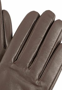 Braune Lederhandschuhe mit glatter Textur, die vier Finger und Steppnähte aufweisen. Das Design ist minimalistisch und enthält keine Verzierungen.