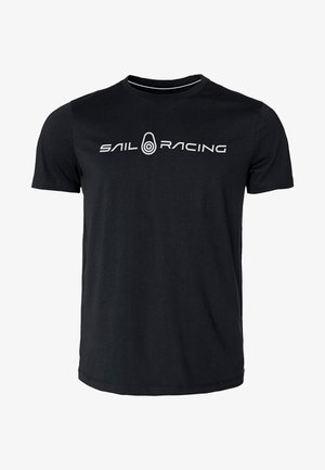 Czarny bawełniany T-shirt z okrągłym dekoltem, krótkimi rękawami i wyraźnym białym logo "SAIL RACING" z przodu. Gładka tekstura.
