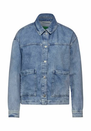 Hellblaue Jeansjacke mit langen Ärmeln, Knopfverschluss vorne, zwei Fronttaschen und klassischem Kragen. Abgenutzte Optik, lässiges Design.