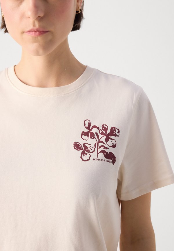 CHEST ARTWORK REGULAR - Print T-shirt - soft ice4