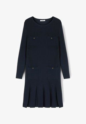 Vestido de manga larga azul marino con escote redondo, cuatro bolsillos con botones y dobladillo plisado en la falda.